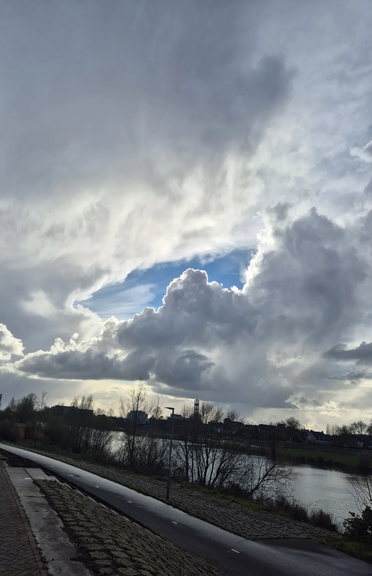 Wolkenhemel Mystiek: AI Fotografie en de Toekomst van Beeldbewerking