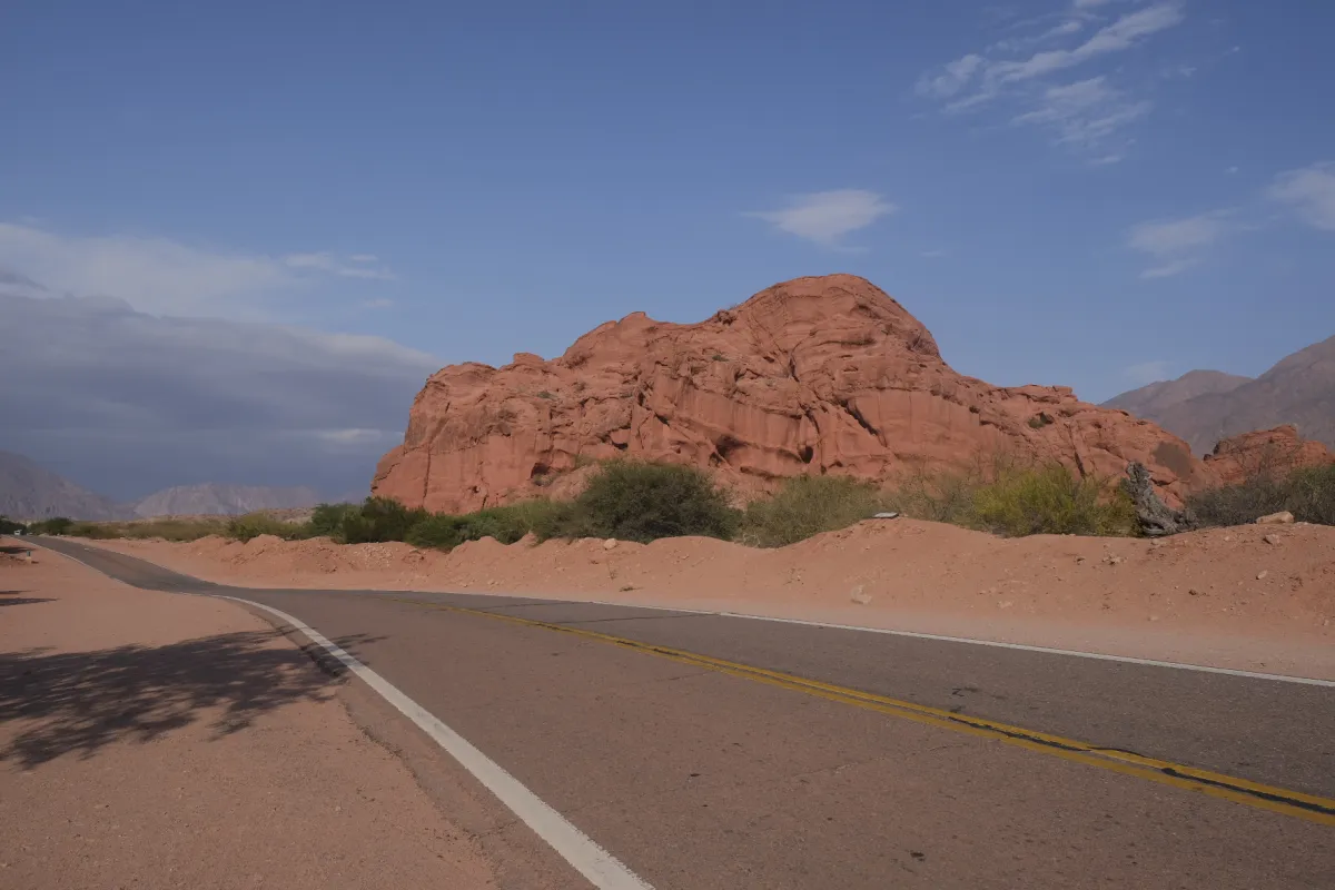 Rotsachtige weg naar avontuur